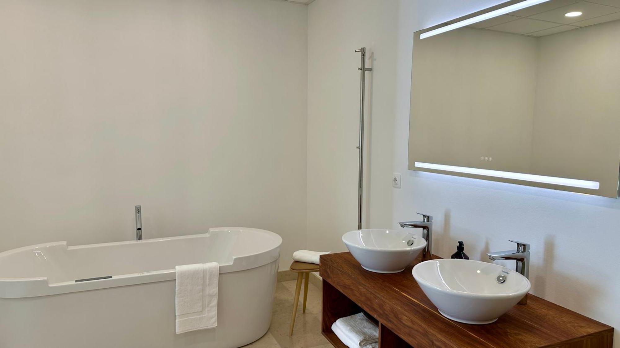 Chateau Lecusse - La Grande Roche - Hotel, Spa, Boutique & Restaurant Broze 外观 照片