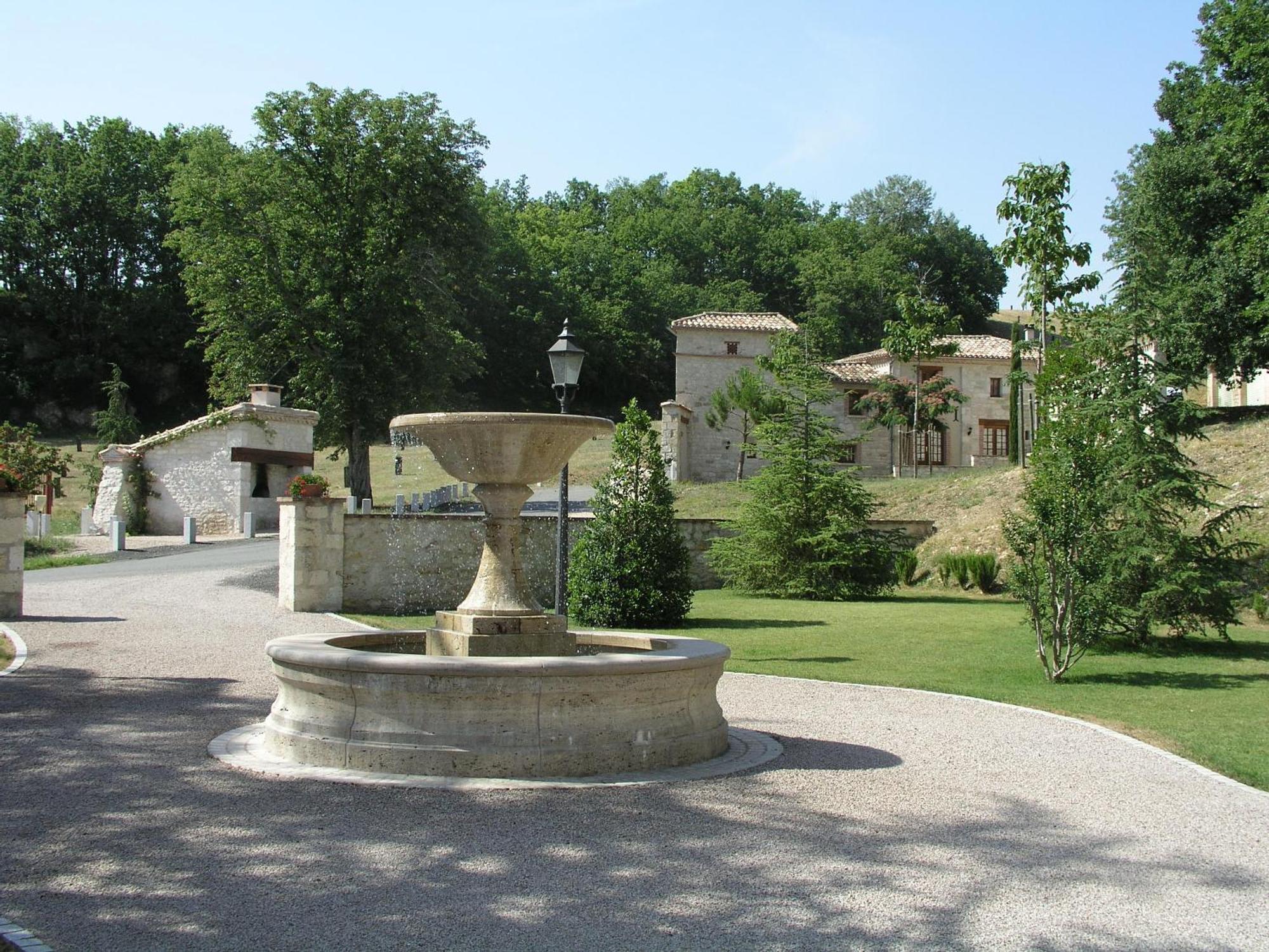 Chateau Lecusse - La Grande Roche - Hotel, Spa, Boutique & Restaurant Broze 外观 照片